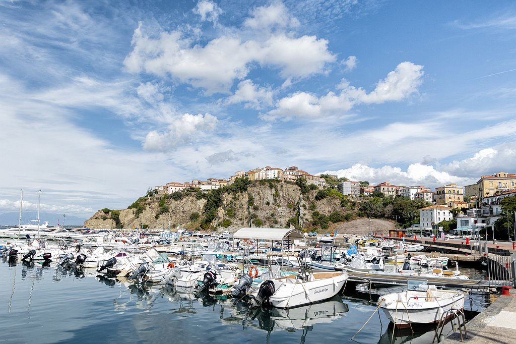 2 - AGROPOLI ED IL SUO PORTO TURISTICO.jpg